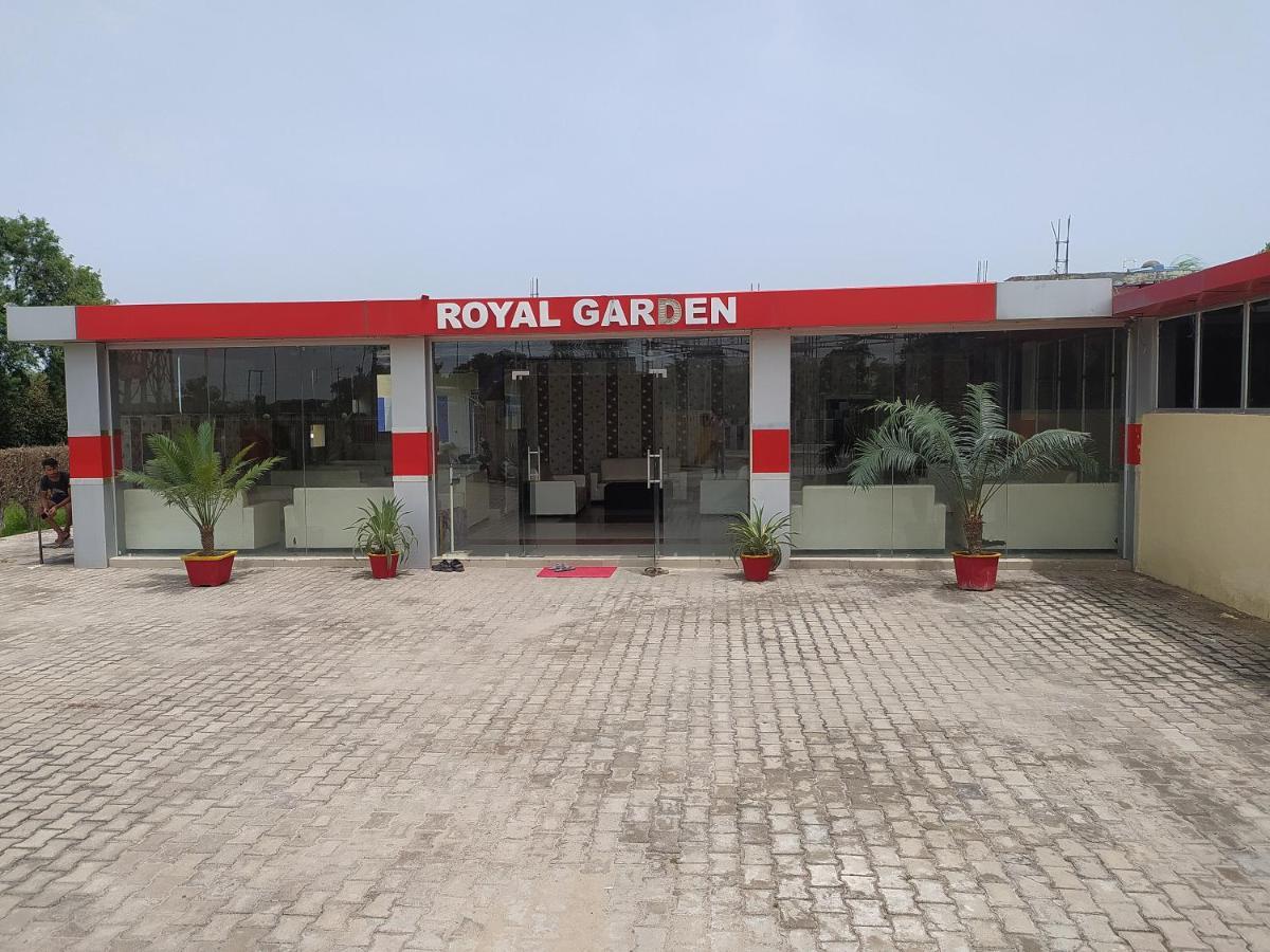 Oyo 82476 Royal Garden 가지아바드 외부 사진